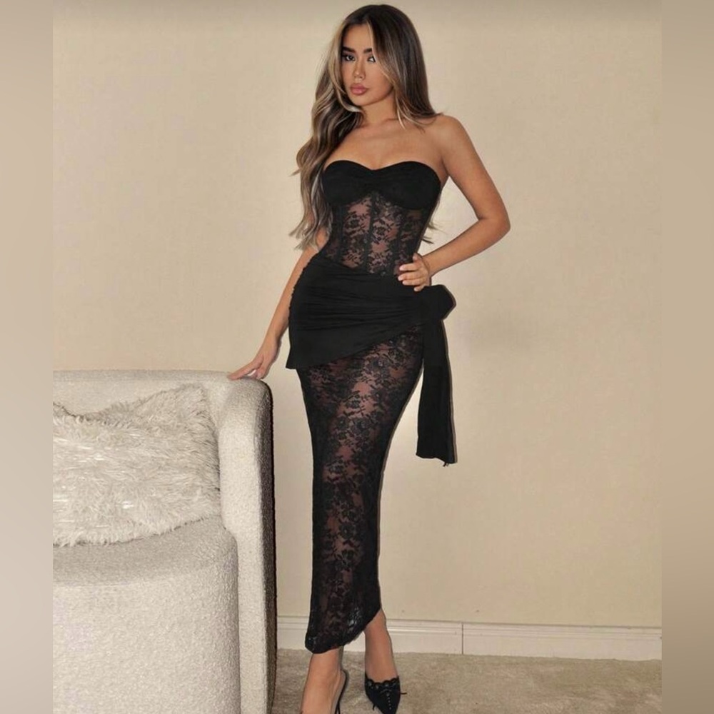 Elegant Black Lace Strapless Dress